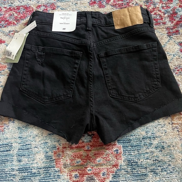 NWT- H&M black Jean shorts-size 6 - Picture 2 of 5